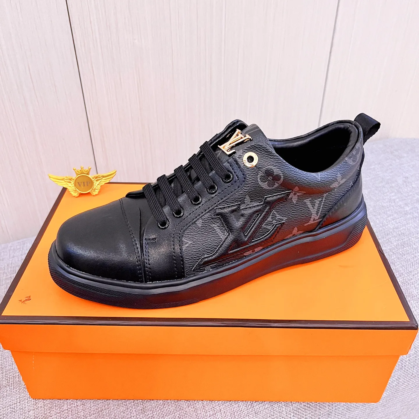 Men's Men's Shoes Men's Shoes💰 420 Men's Men's Shoes💰[LV]🔥Louis Vuitton Men's high-end brand official website 1:1 Latest masterpiece: The upper is made of Italian imported first-layer cowhide with a comfortable and breathable lining➕Original non-slip and wear-resistant outsole🔥, making walking more convenient and comfortable! An exclusive new model, a stunning work, a beautiful 1:1 replica [color] compared to the official quality! Create a fashionable personality to set off your uniqueness! A must-have for trendy men! Classic🔥Size: 38-44 Color: 🔥Multiple colors available🔥.